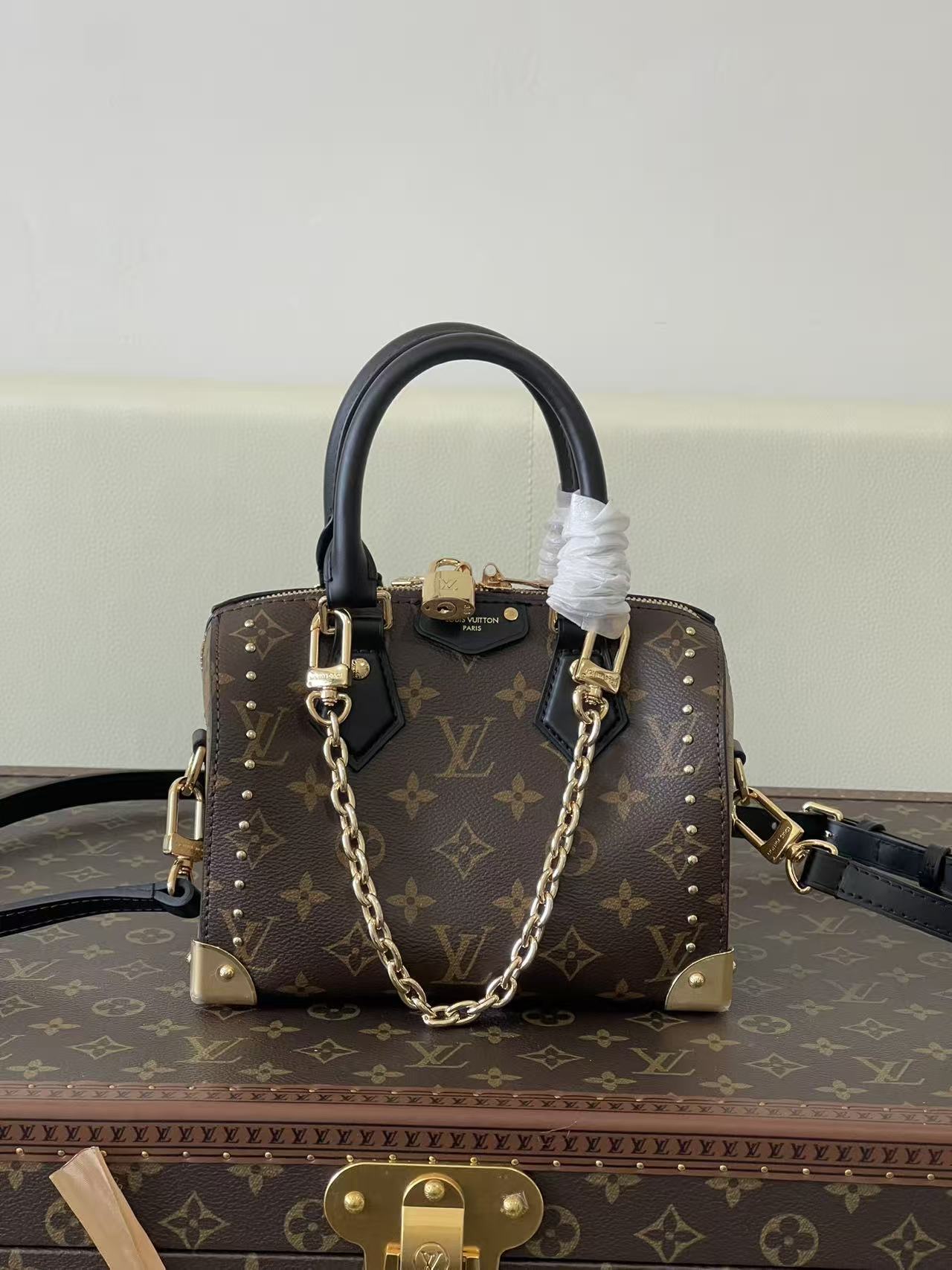 cec71097 Louis Vuitton Petite Malle Souple (Monogram Canvas) - Image 1